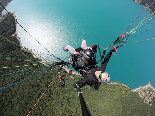Baptême parapente à Aix-les-Bains au-dessus du lac du Bourget