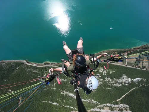 Baptême parapente à Aix-les-Bains au-dessus du lac du Bourget